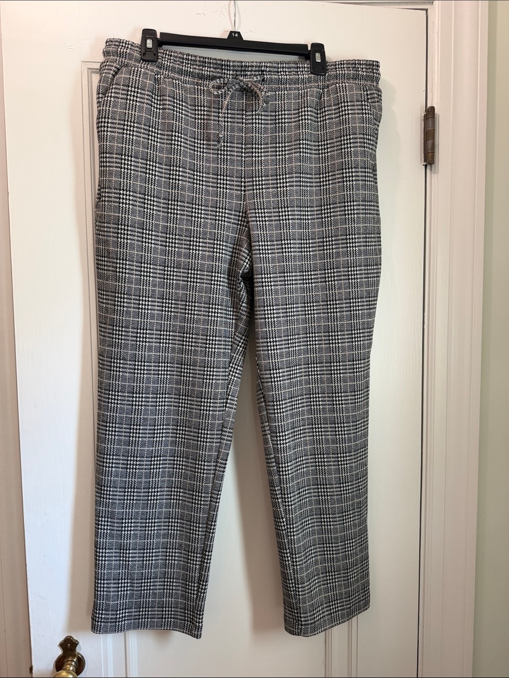 Time and Tru Black and White Plaid Cropped Pants